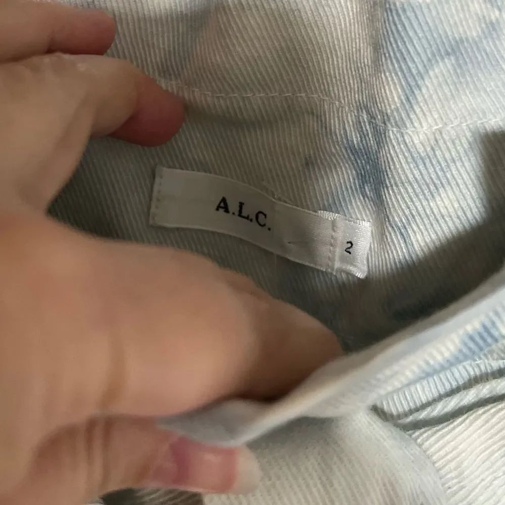 A.L.C. Davidson Linen-Blend Short - Picture 5 of 8